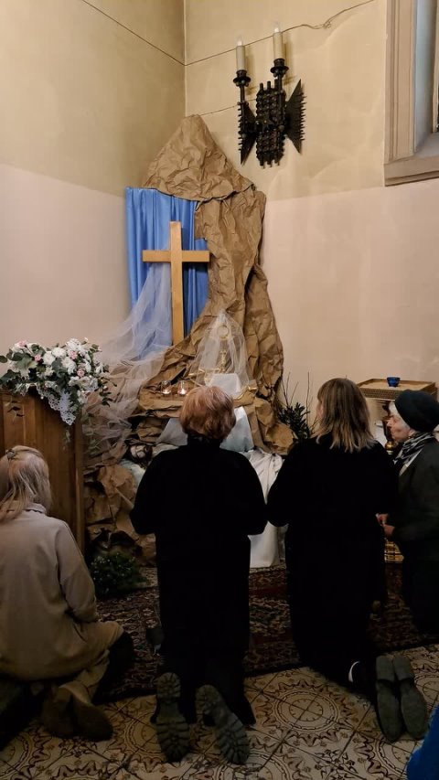 Молитва у Гроба Господня в Храме